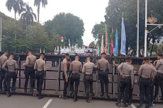 Demo Buruh Dekat Patung...