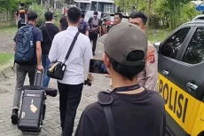 7 Jam Geledah Rumah...