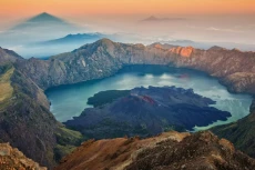 10 Gunung Terindah di...