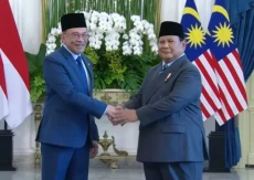Di Bawah Prabowo dan...