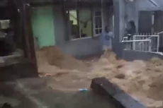 Hujan Deras, Sebagian...
