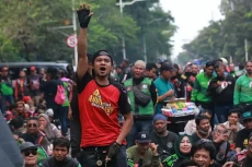 Tolak Pemotongan 10%,...