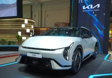 Kia EV4 Tampil Perdana...