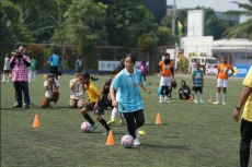 Mana Iwabuchi, Eks Pemain...