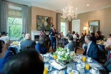 Trump Tunjuk Calon Penerusnya,...