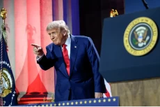 Trump: China Tak Akan...