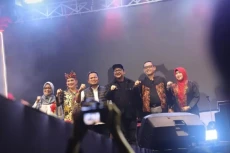Peringati HUT Ke-80...