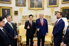 Trump Bertemu Presiden...