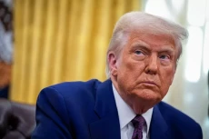 Trump Ingin AS Memiliki...