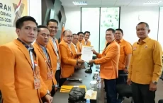 Adies Kadir Daftar Caketum...
