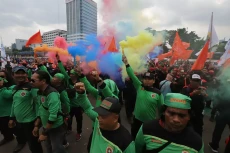 6 Tuntutan Buruh Menggema,...