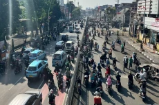 Lalu Lintas Ramai Lancar...