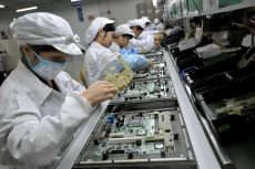 Mengapa iPhone Diproduksi...