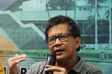 Rocky Gerung Usulkan...