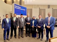 Menko Airlangga dan...