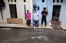 Diguyur Hujan, Jati...
