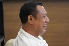 Gelar Pahlawan untuk...