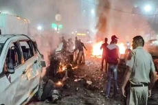 Mobil Meledak Dahsyat...
