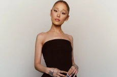 Viral! Ariana Grande...