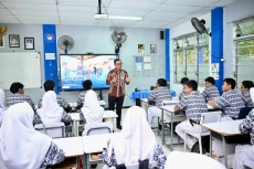 Perbedaan Hari Guru...