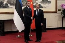 Ditekan China, Estonia...
