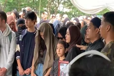 Haru Pemakaman Gary...