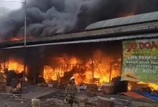 Pasar Induk Kramat Jati...