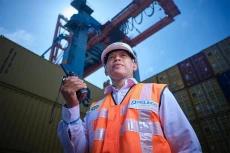 Arus Logistik di Pelabuhan...