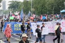Belasan Ribu Massa Nelayan...