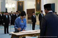 Prabowo-Gibran Saksikan...