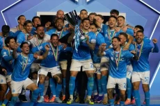 Napoli Juara Piala Super...