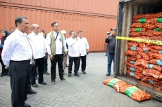 72 Ton Impor Bawang...