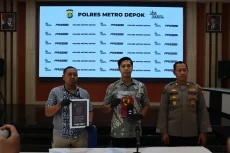 Peneror Bom ke 10 Sekolah...