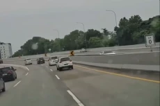 Kronologi Mobil Lawan...