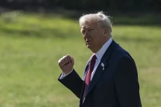 Trump Teken Perintah...