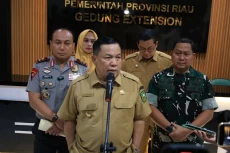 Plt Gubernur Riau Berkomitmen...