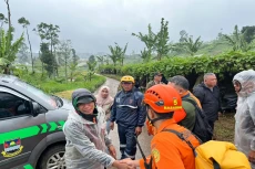 Longsor di Cisarua Bandung...