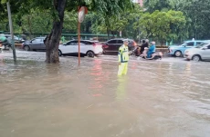Hujan Mengguyur Jakarta,...