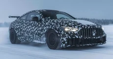 Mercedes-AMG Hidupkan...