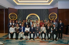 J Trust Bank Perkuat...