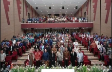 Berorientasi Global,...