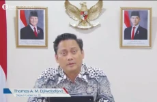 Tampil Perdana di Rapat...