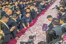 Viral! Bos China Bagikan...