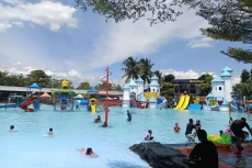 Sensasi Waterpark Kota...