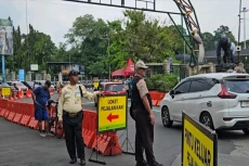 Pengunjung Ragunan Membeludak,...