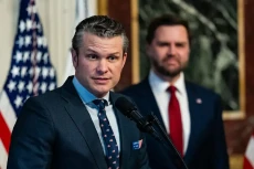 Profil Pete Hegseth,...