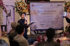 Meja Keabadian, Potret...