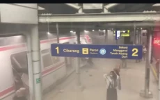 Breaking News! KRL Commuter...