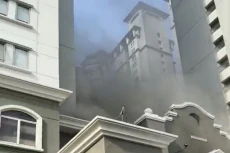 Kebakaran Apartemen...