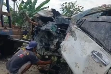 Tragis, Mobil Rombongan...